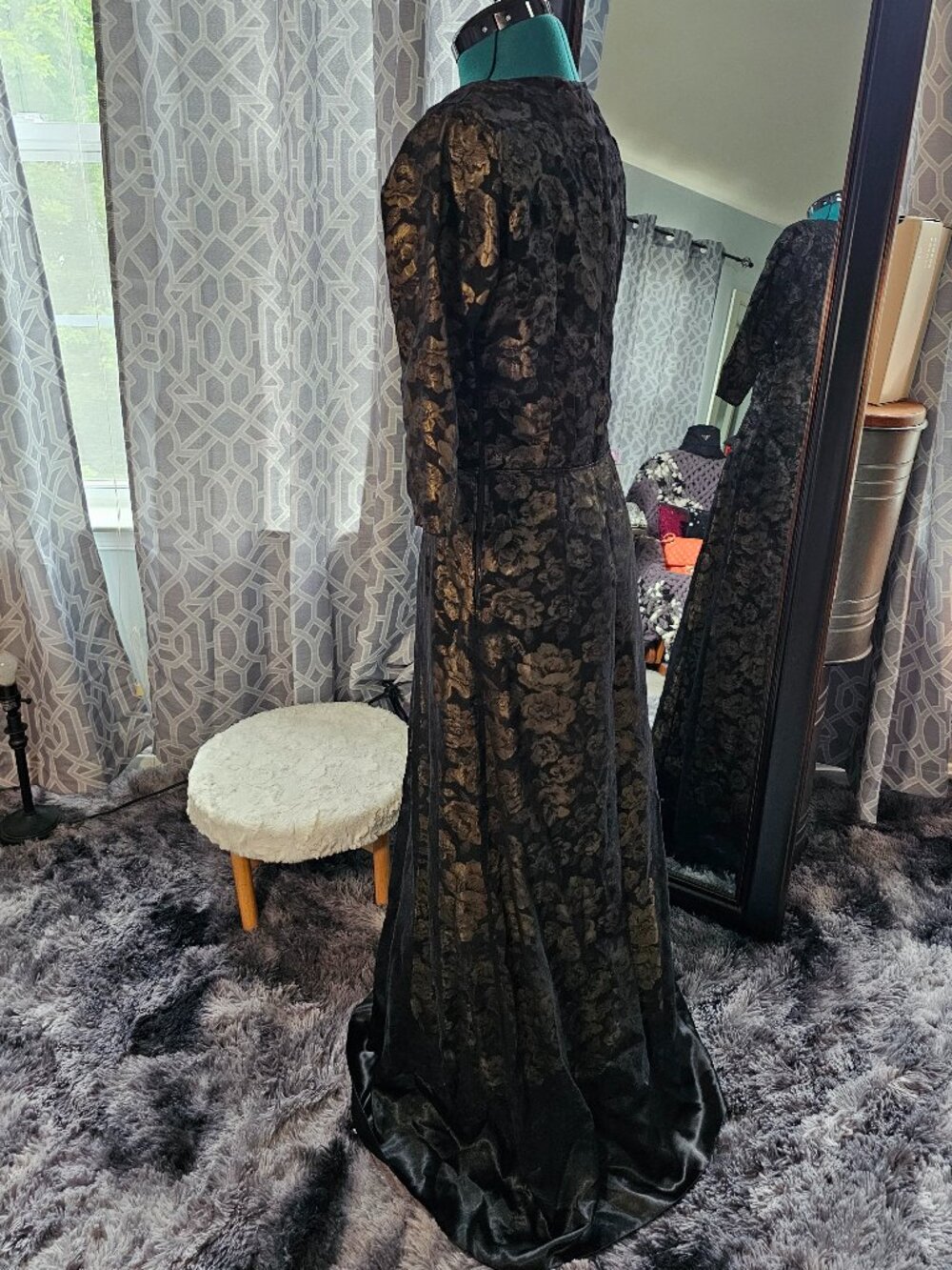 Black & Gold Floral Brocade Floor‑Length Evening Gown - Picture 2 of 8